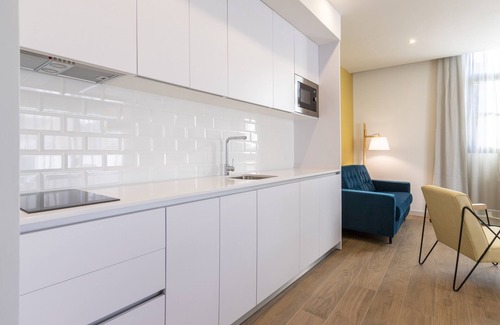 Alicante City Centre Apartment | Experience Tandem Portal de Elche: Spa & Family-Friendly Stay