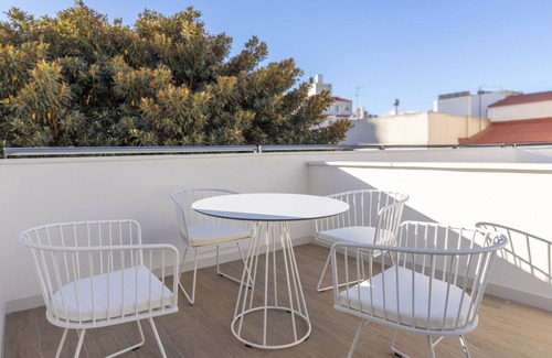 Alicante City Centre Apartment | Experience Tandem Portal de Elche: Spa & Family-Friendly Stay