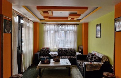 Lalitpur House | Guest Rated 10/10: Tandukar Homestay with Kitchen & Pets
