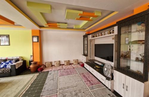 Lalitpur House | Guest Rated 10/10: Tandukar Homestay with Kitchen & Pets