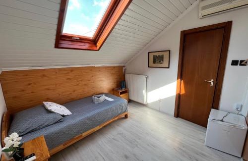 Pacsirtatelep House | Cozy Tang House: Child-Friendly Retreat with High Ratings