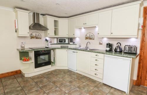 Lampeter House | Pet-Friendly Tangaer Cottage: Rated 9.4/10 by Guests