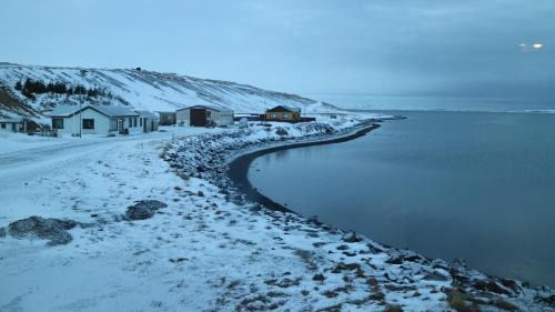 Westfjords House | Oceanfront Tangahús Guesthouse: Family-Friendly Retreat