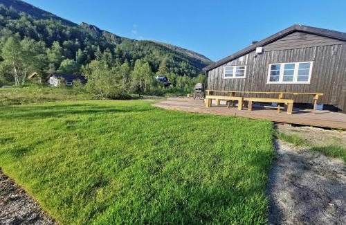 Kvam House | Explore Tangen: 4-Bedroom Cabin by the Oceanfront