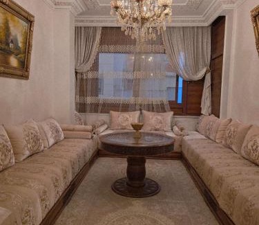 Luxus Apartment | Family-Friendly Retreat at TangierApp with Hot Tub Access