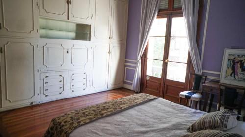 Balvanera Apartment | Historic Tango House: Pet-Friendly Retreat for Up to 7 Guests