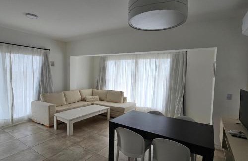Victoria Apartment | Relaxing Tango Victoria 13C with River Views & Pool