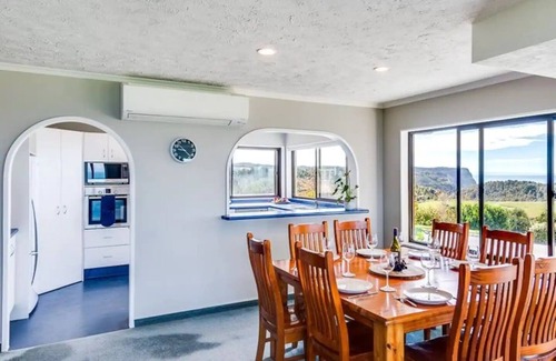 Tangoio House | Beachfront Tango10 Accommodation with Ocean View Kitchen