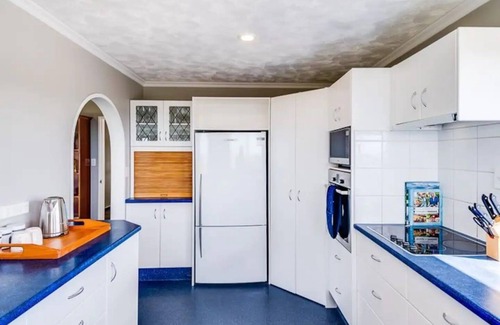 Tangoio House | Beachfront Tango10 Accommodation with Ocean View Kitchen