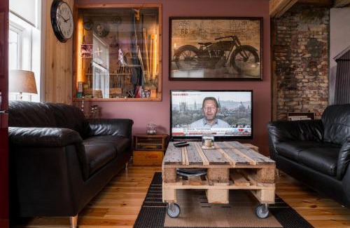 Isafjordur Apartment | Top-Rated Tangs: Family-Friendly Stay with Perfect Score