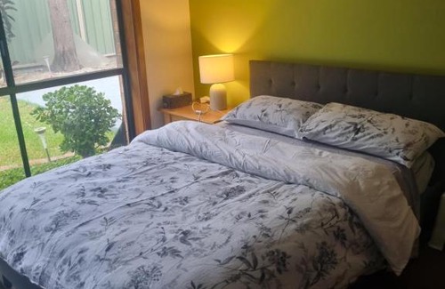 Rowville House | Cozy Tani Family Home - Guest Rated 9/10 for Comfort