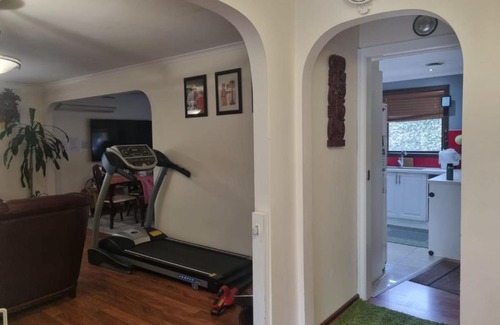 Rowville House | Cozy Tani Family Home - Guest Rated 9/10 for Comfort