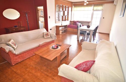 Maniakoi Apartment | Discover Tania's View: Pet-Friendly Family Retreat