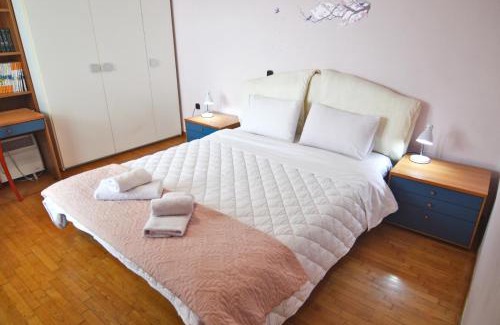 Maniakoi Apartment | Discover Tania's View: Pet-Friendly Family Retreat