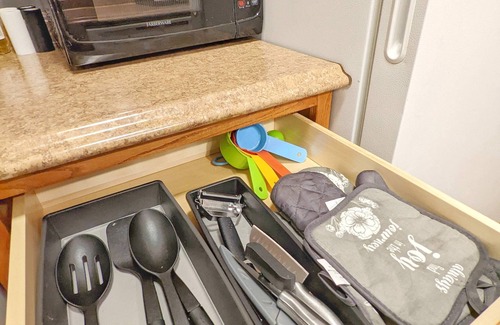 Bay City Apartment | Downtown Tanner Bldg Apt 3: Family-Friendly Retreat