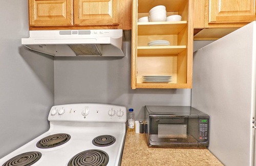 Bay City Apartment | Downtown Tanner Bldg Apt 3: Family-Friendly Retreat