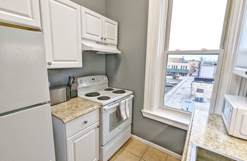 Bay City Apartment | Cozy 1 Bedroom Apartment in Downtown Tanner Building