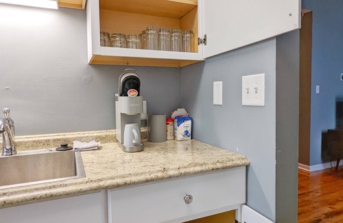 Bay City Apartment | Cozy 1 Bedroom Apartment in Downtown Tanner Building