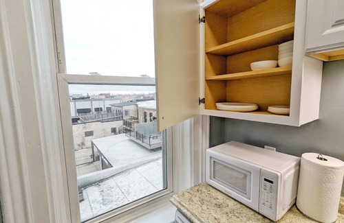 Bay City Apartment | Cozy 1 Bedroom Apartment in Downtown Tanner Building