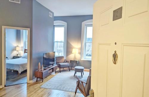 Bay City Apartment | Family-Friendly Tanner Building with 9.5/10 Guest Rating