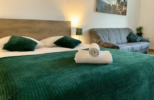 Historic Center Apartment | Cozy Tanners Tower Studio with Scenic Views & Pet-Friendly