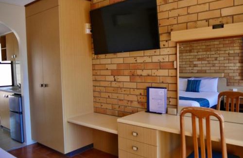Tannum Sands Hotel | Cozy Tannum On The Beach Motel with Oceanfront Views