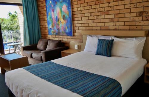 Tannum Sands Hotel | Cozy Tannum On The Beach Motel with Oceanfront Views