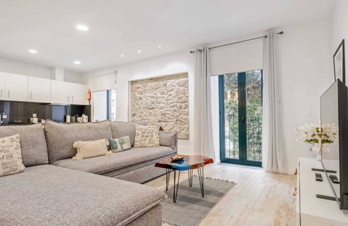 Se Apartment | Discover Tanoeiros Residence III in Vibrant Downtown Funchal