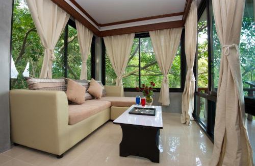 Koh Tao Resort | Relax at Tanote Villa SHA Extra Plus with Private Beach Access