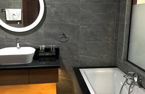 Msasani Hotel | Discover Comfort at Tanston Hotel with Pool and Spa