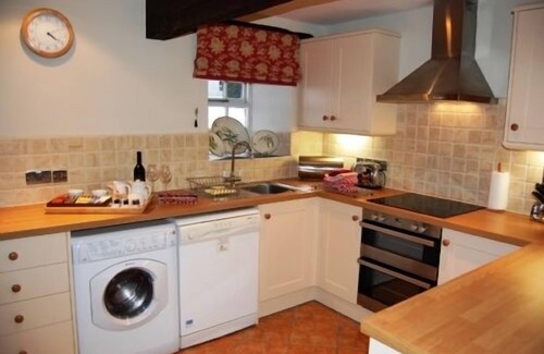 Boncath Cottage | Cozy Tansy Cottage with Family-Friendly Amenities