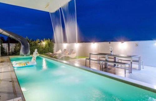 Hin Lek Fai Villa | Experience Tantawan Poolvilla Huahin: Pet-Friendly Oasis
