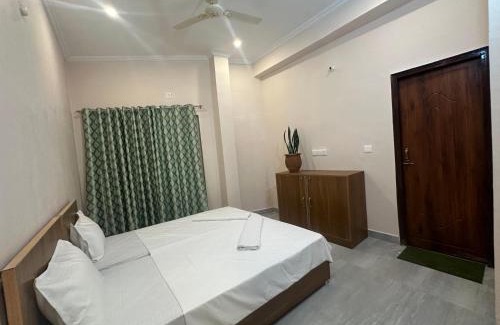 Tapovan Hotel | Tranquil Tantrika Home with Inviting Spa Amenities