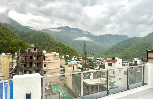 Tapovan Hotel | Tranquil Tantrika Home with Inviting Spa Amenities