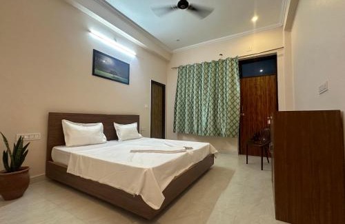 Tapovan Hotel | Tranquil Tantrika Home with Inviting Spa Amenities