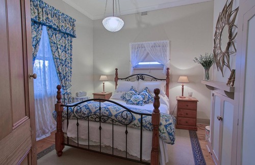 Tanunda House | Inviting Tanunda Cottages: Rated 9.6/10 with Kitchen & Breakfast