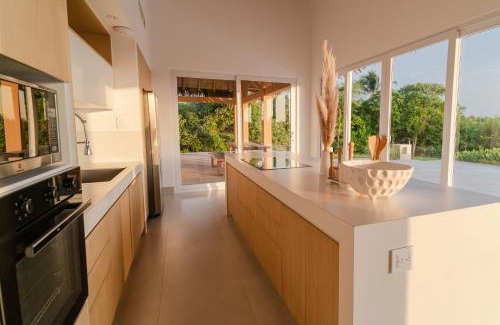 Puerto Cayo Hotel | Relaxing Tanusas Retreat & SPA with Oceanfront Amenities