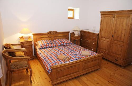 Garab House | Relax at Tanya Üdülőház - Pet Friendly with Great Amenities