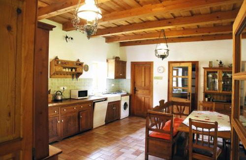 Garab House | Relax at Tanya Üdülőház - Pet Friendly with Great Amenities