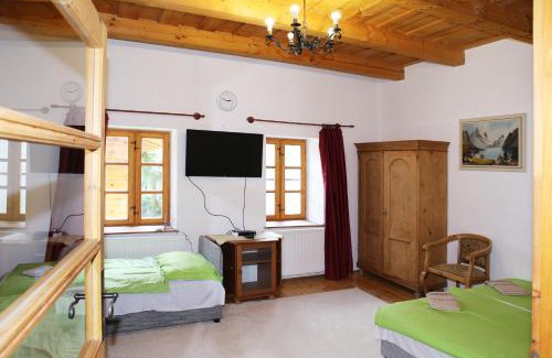 Garab House | Relax at Tanya Üdülőház - Pet Friendly with Great Amenities