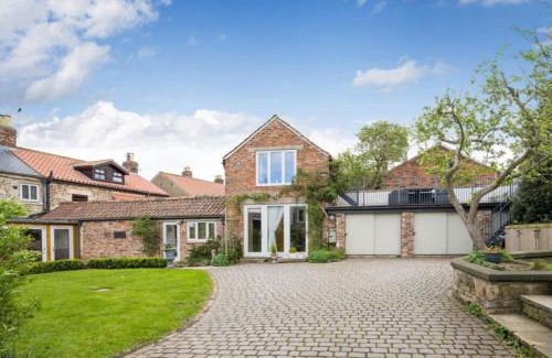 Whixley House | Exceptional Tanyard Barn in North Yorkshire - Rated 9.8/10