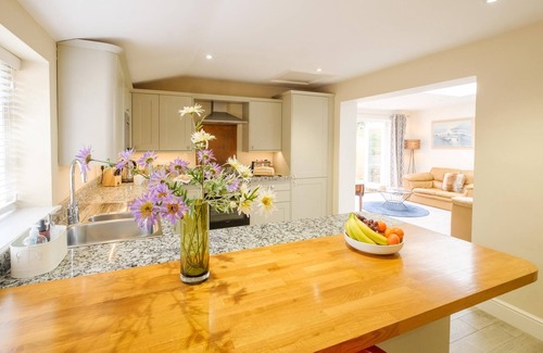 Martlesham Heath Cottage | Comfortable Tanyard House: 3 Bedrooms for Family Getaways