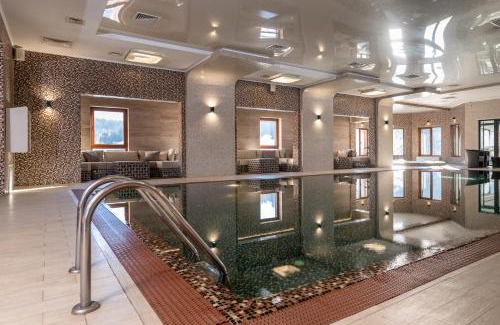 Lastivka Hotel | TAOR Karpaty Resort & Spa: Relax by the Oceanfront Pool