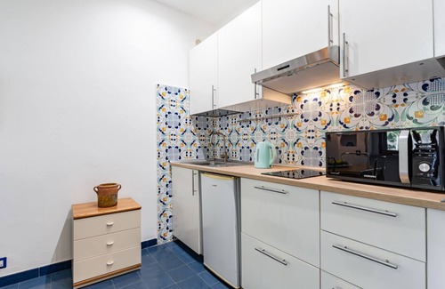 Spisone Apartment | Cozy Taormina Apt Steps from the Beach with Breakfast