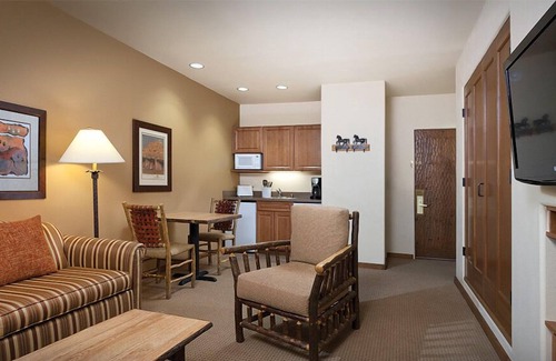 Taos Resort | Relaxing Taos Resort Studio with Pool and Spa Amenities