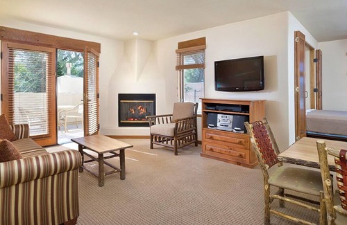 Taos Resort | Relaxing Taos Resort Studio with Pool and Spa Amenities
