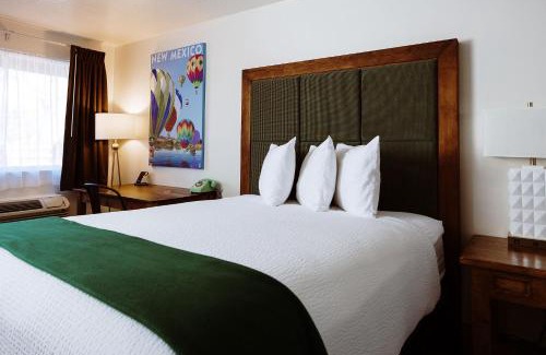 Taos Hotel | Pet-Friendly Taos Valley Lodge with Great Amenities