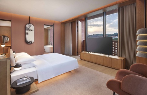 Changjiang County Hotel | Guest Rated 10/10 at Taoxichuan Hotel with Pool & Dining