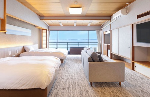 Wakura Onsen House | Relax at Yukai Resort Wakuraonsen Kinpaso with Spa & Pool