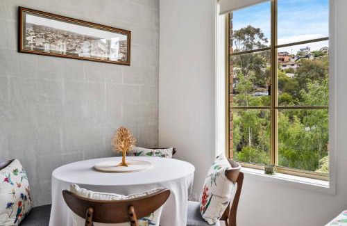 West Hobart House | Renovated Tapanak Townhouse Steps from City Attractions